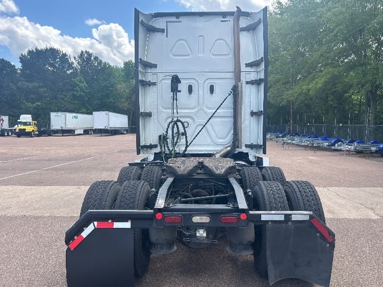 2020 Freightliner Cascadia in Jackson, MS — photo 6