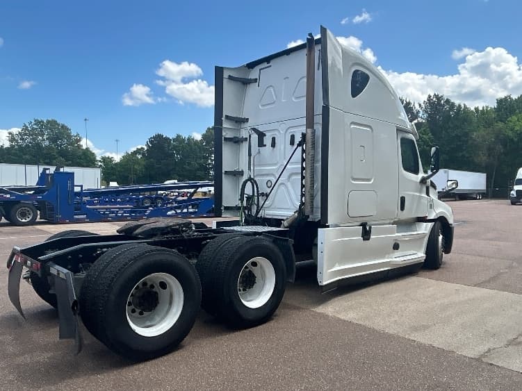 2020 Freightliner Cascadia in Jackson, MS — photo 7