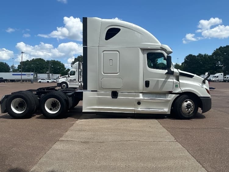 2020 Freightliner Cascadia in Jackson, MS — photo 8
