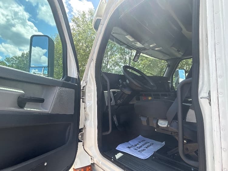 2020 Freightliner Cascadia in Jackson, MS — photo 9
