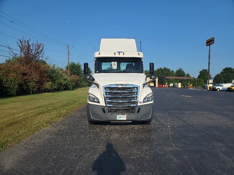 2020 Freightliner Cascadia in White Deer, PA — photo 2