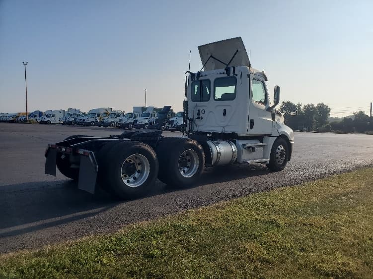 2020 Freightliner Cascadia in White Deer, PA — photo 7