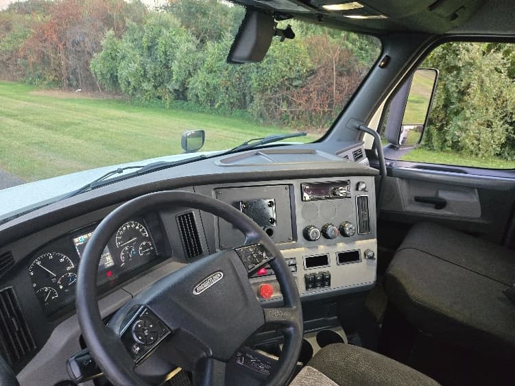 2020 Freightliner Cascadia in White Deer, PA — photo 10