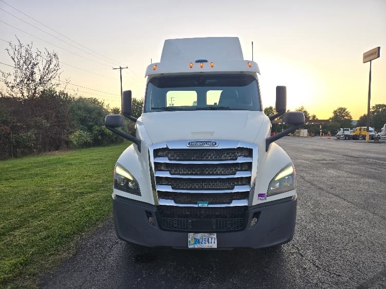 2020 Freightliner Cascadia in White Deer, PA — photo 2