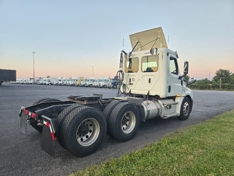 2020 Freightliner Cascadia in White Deer, PA — photo 7