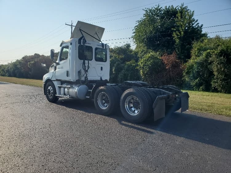 2020 Freightliner Cascadia in White Deer, PA — photo 5