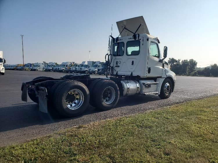 2020 Freightliner Cascadia in White Deer, PA — photo 7