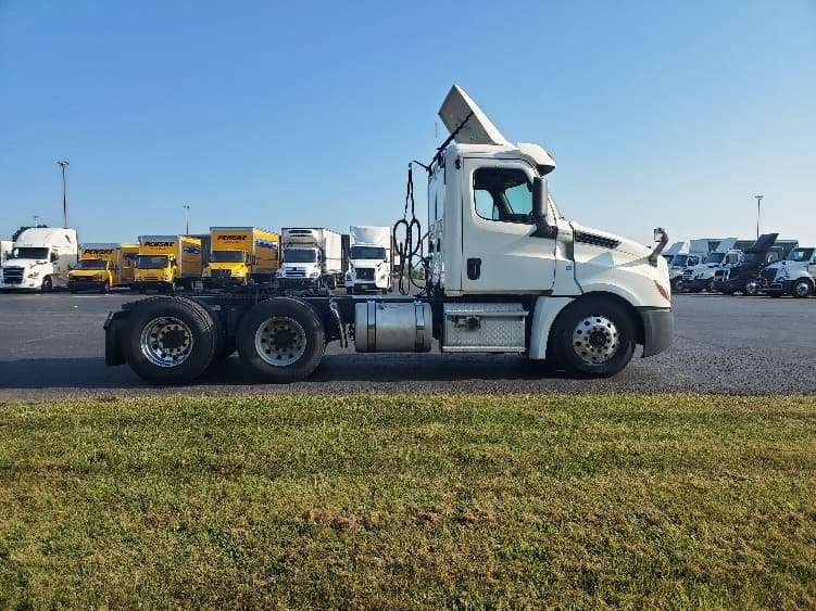 2020 Freightliner Cascadia in White Deer, PA — photo 8