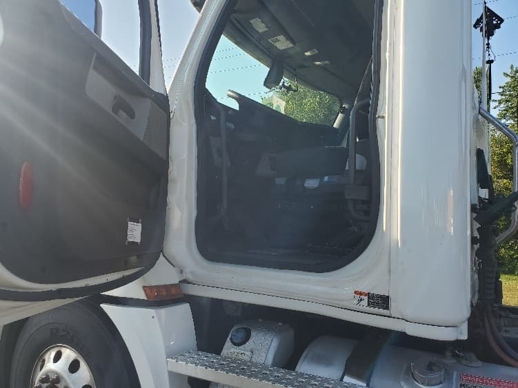 2020 Freightliner Cascadia in White Deer, PA — photo 9