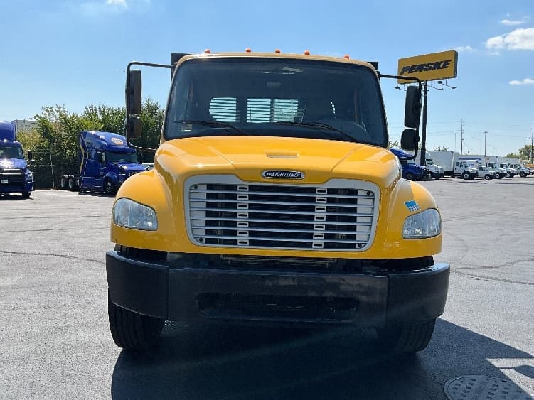 2020 Freightliner M2 106 in Kalamazoo, MI — photo 2