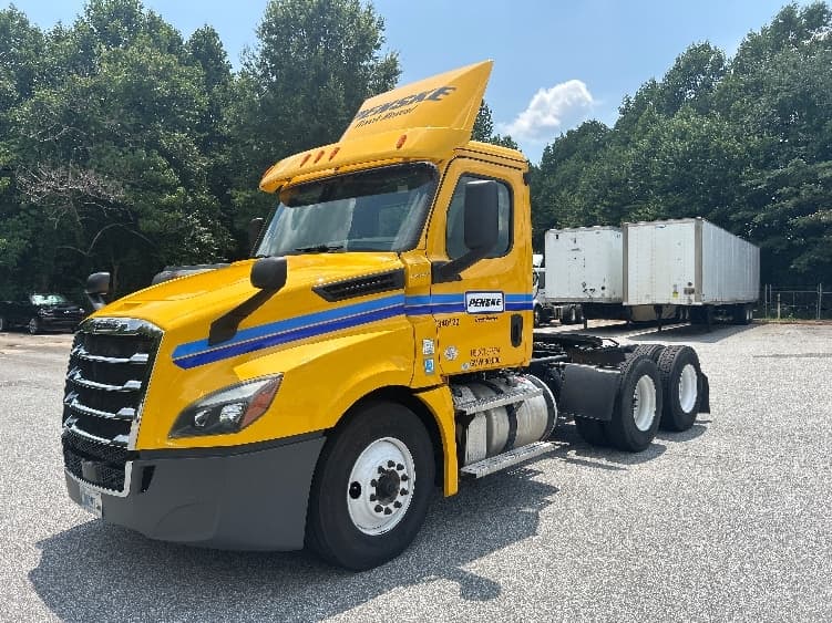 2020 Freightliner Cascadia in Monroe, OH — photo 3
