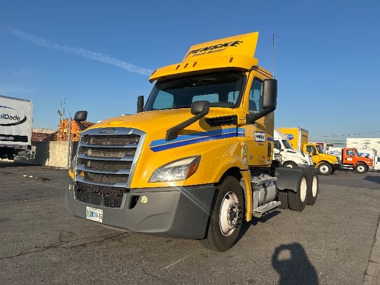 2020 Freightliner Cascadia in Las Vegas, NV — photo 3