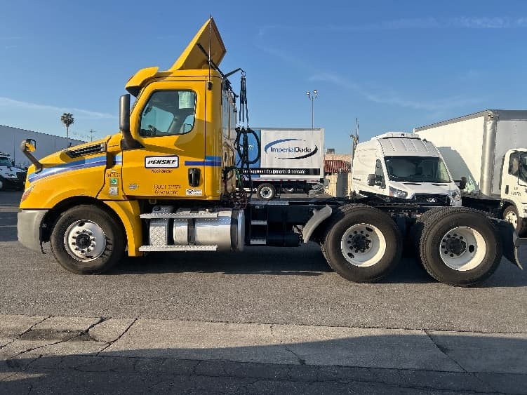 2020 Freightliner Cascadia in Las Vegas, NV — photo 4
