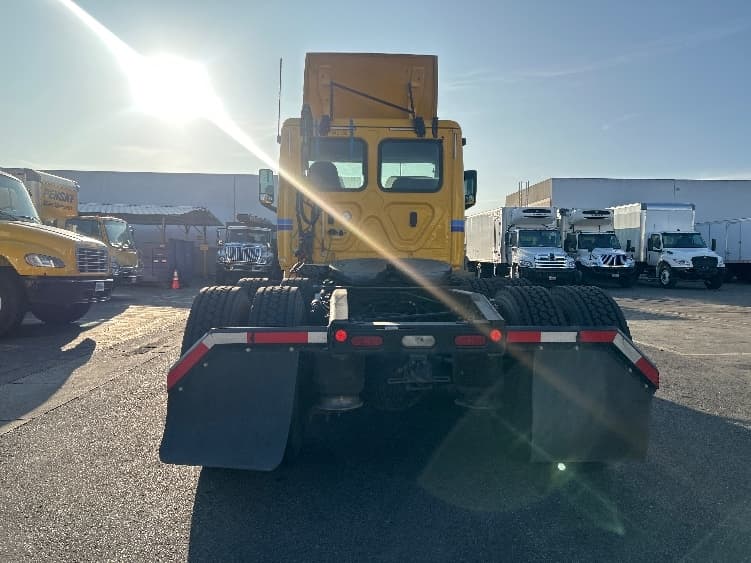 2020 Freightliner Cascadia in Las Vegas, NV — photo 6