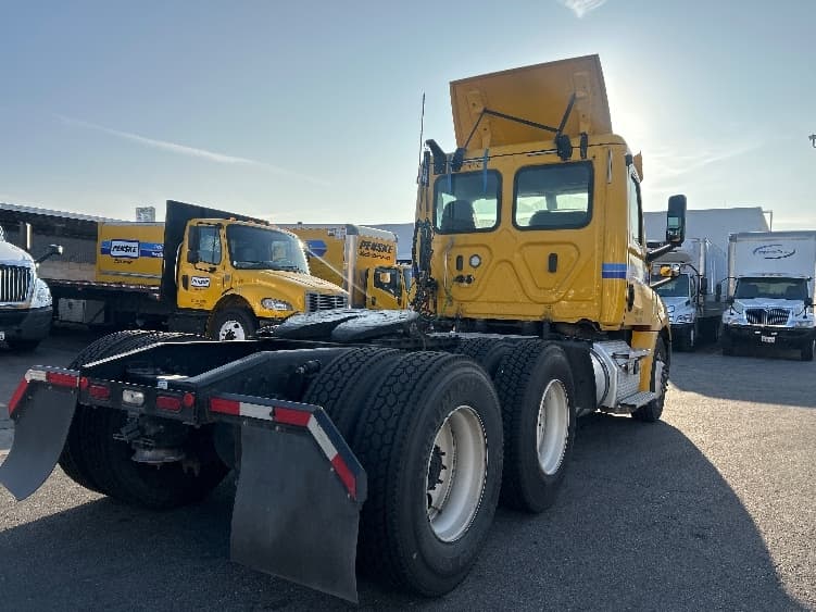 2020 Freightliner Cascadia in Las Vegas, NV — photo 7