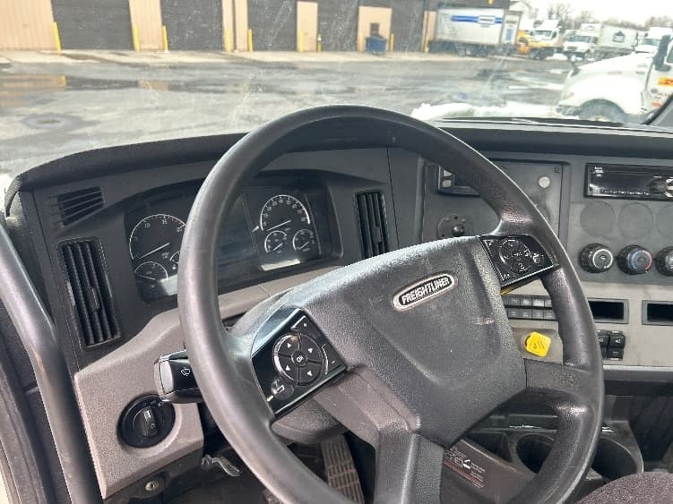 2020 Freightliner Cascadia in Middlefield, OH — photo 10