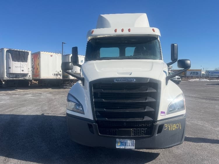 2020 Freightliner Cascadia in Middlefield, OH — photo 2