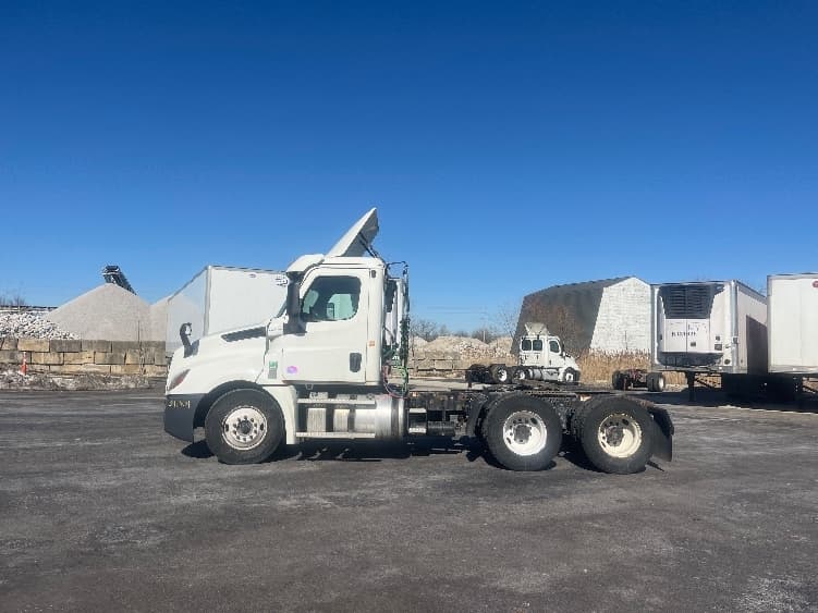 2020 Freightliner Cascadia in Middlefield, OH — photo 4