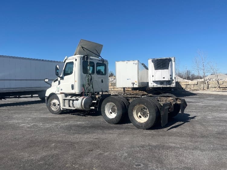 2020 Freightliner Cascadia in Middlefield, OH — photo 5