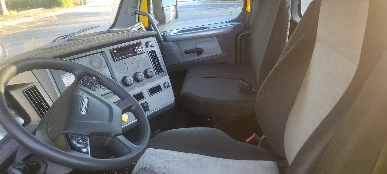 2020 Freightliner Cascadia in Albany, GA — photo 10