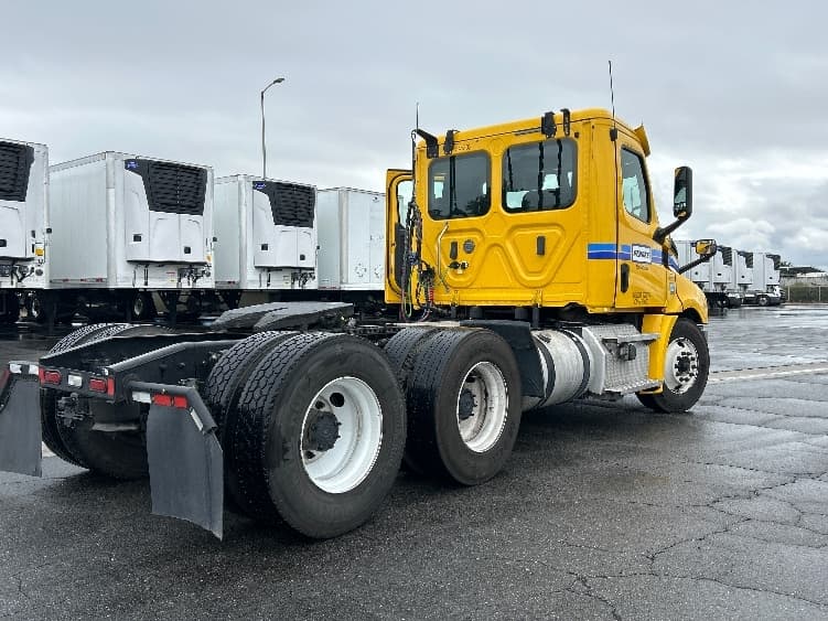 2020 Freightliner Cascadia in Sun Valley, CA — photo 7