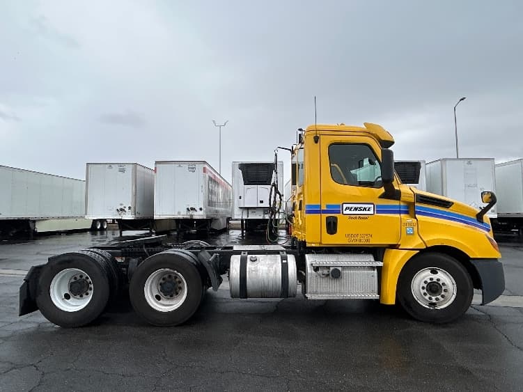 2020 Freightliner Cascadia in Sun Valley, CA — photo 8