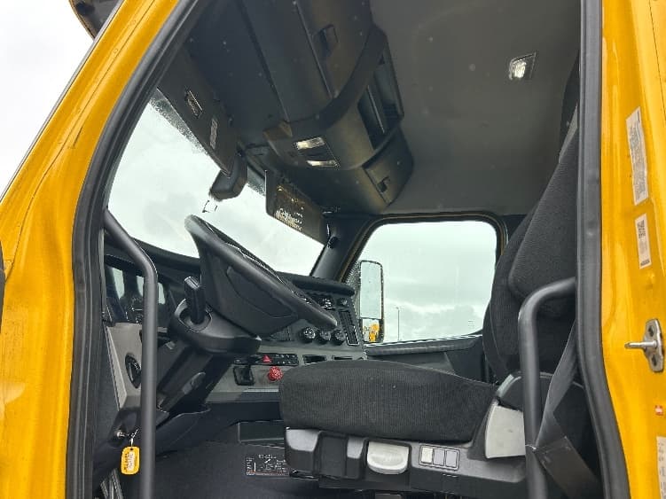 2020 Freightliner Cascadia in Sun Valley, CA — photo 9