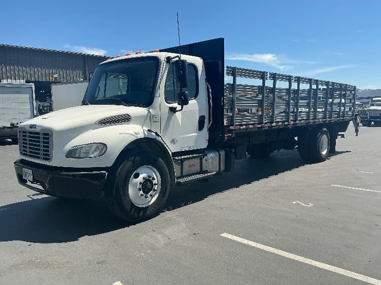 2020 Freightliner M2 106 in Torrance, CA — photo 3