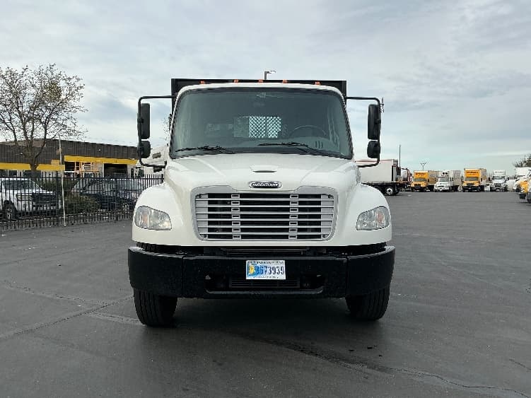 2020 Freightliner M2 106 in Sacramento, CA — photo 2