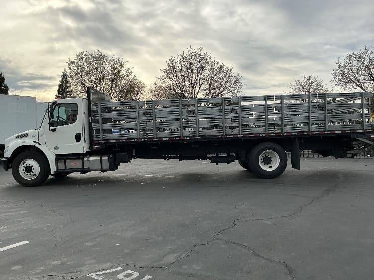 2020 Freightliner M2 106 in Sacramento, CA — photo 4