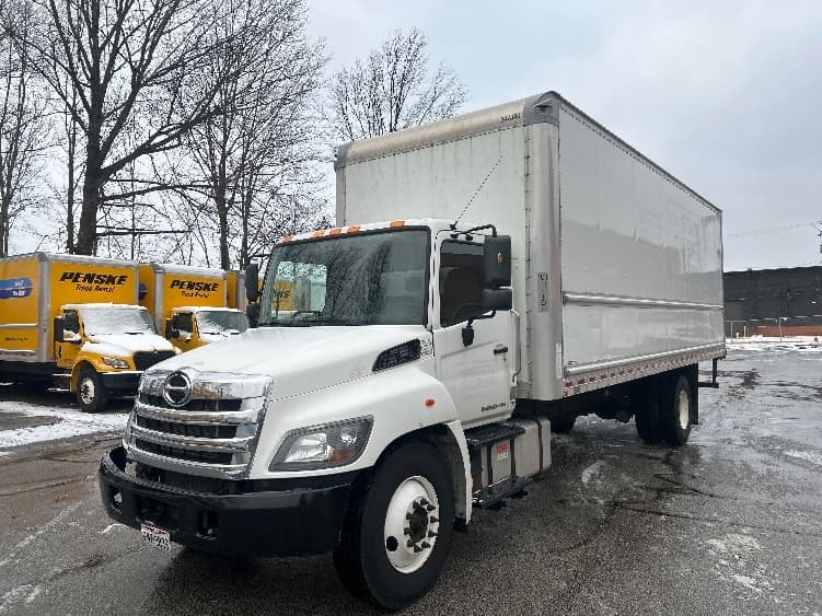 2020 Hino 338 in Middlefield, OH — photo 3