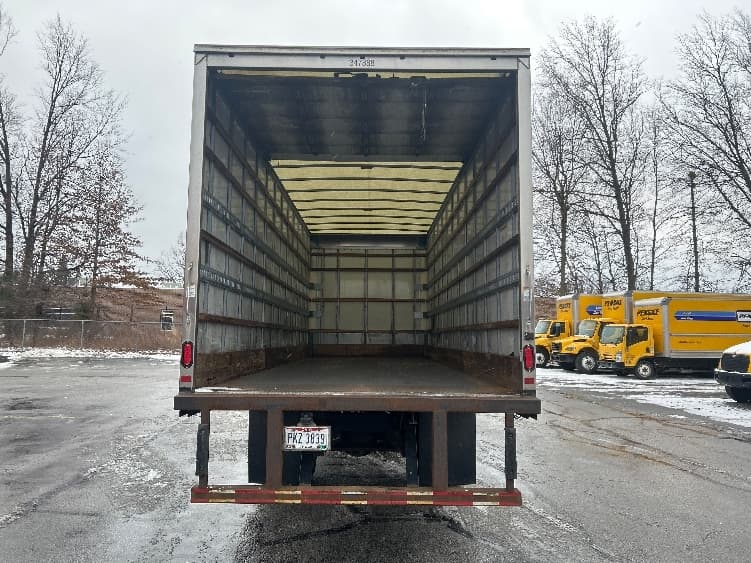 2020 Hino 338 in Middlefield, OH — photo 8