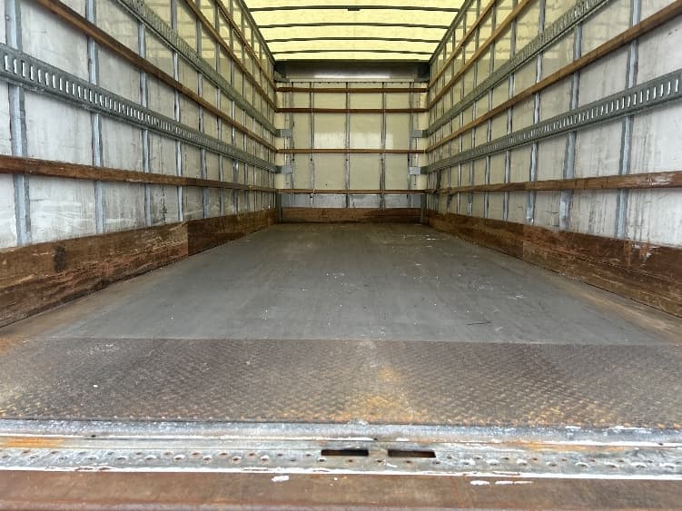 2020 Hino 338 in Middlefield, OH — photo 9