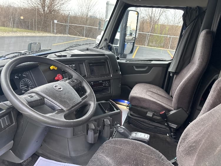 2020 Volvo VNL 760 in Indianapolis, IN — photo 10