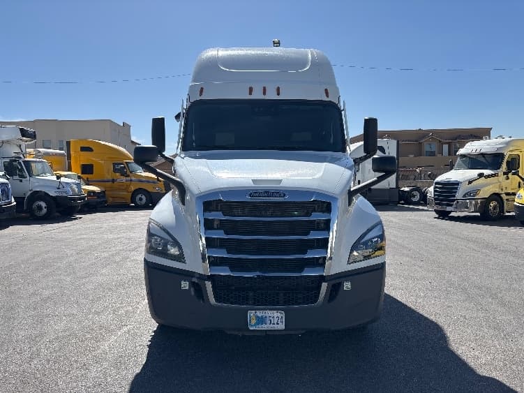 2021 Freightliner Cascadia in El Paso, TX — photo 2