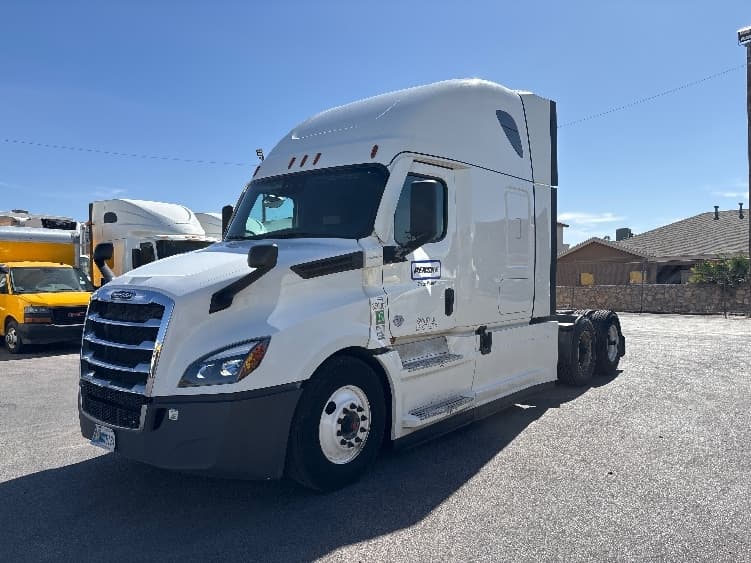 2021 Freightliner Cascadia in El Paso, TX — photo 3