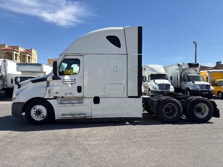 2021 Freightliner Cascadia in El Paso, TX — photo 4