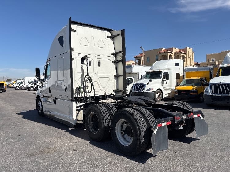 2021 Freightliner Cascadia in El Paso, TX — photo 5