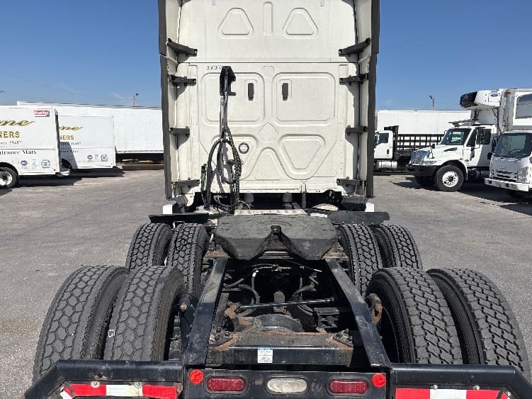 2021 Freightliner Cascadia in El Paso, TX — photo 6
