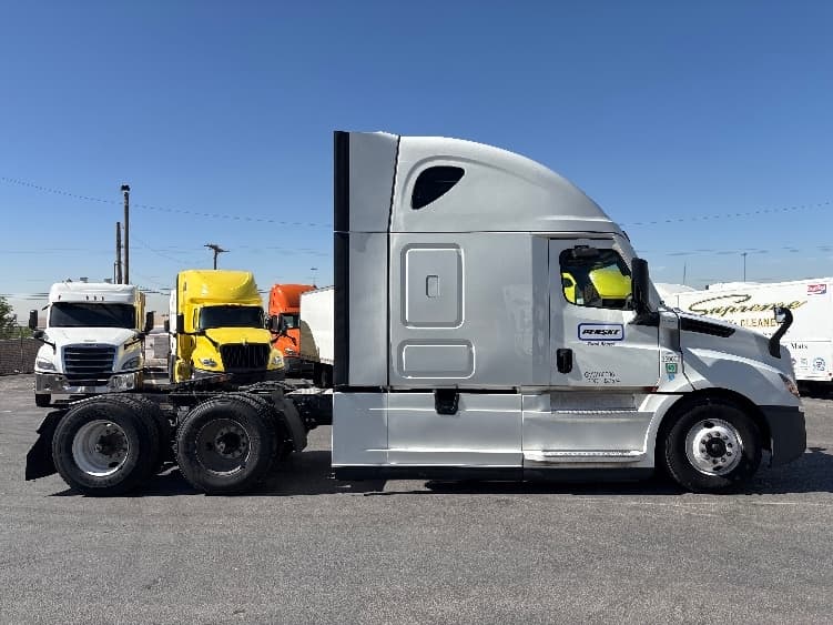 2021 Freightliner Cascadia in El Paso, TX — photo 8