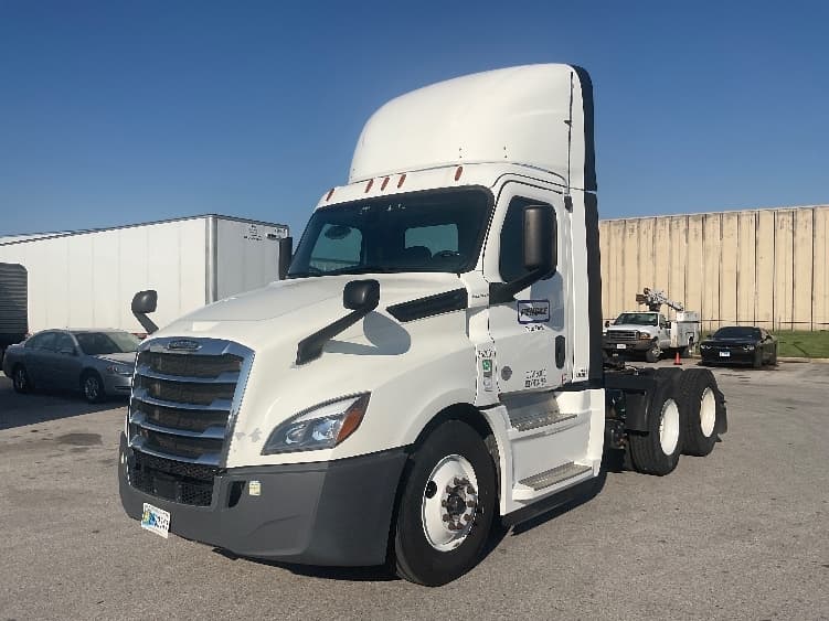 2020 Freightliner Cascadia in Earth City, MO — photo 3