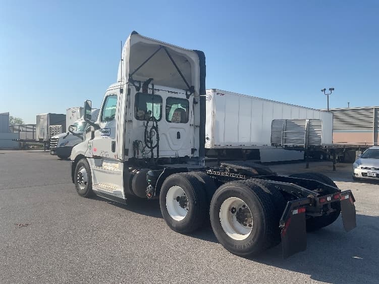 2020 Freightliner Cascadia in Earth City, MO — photo 5