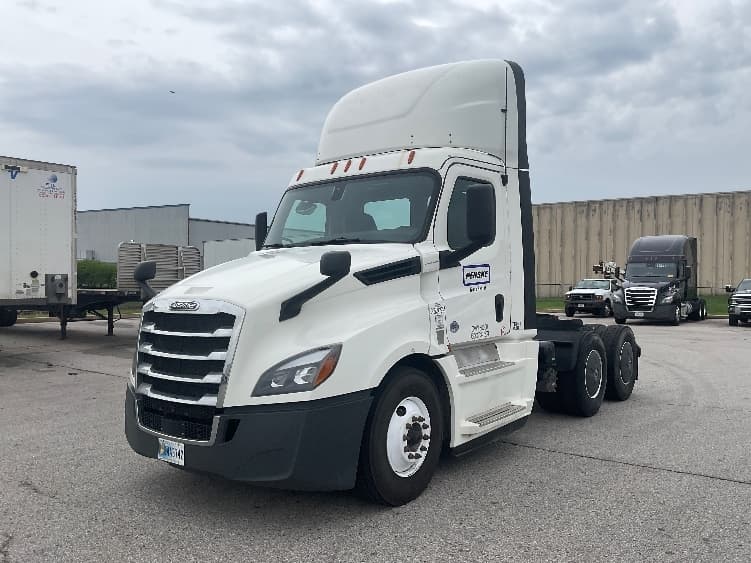 2020 Freightliner Cascadia in Earth City, MO — photo 3