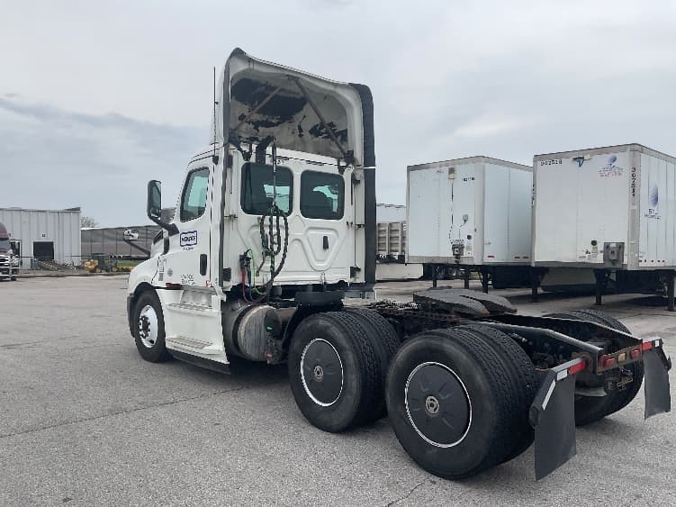 2020 Freightliner Cascadia in Earth City, MO — photo 5