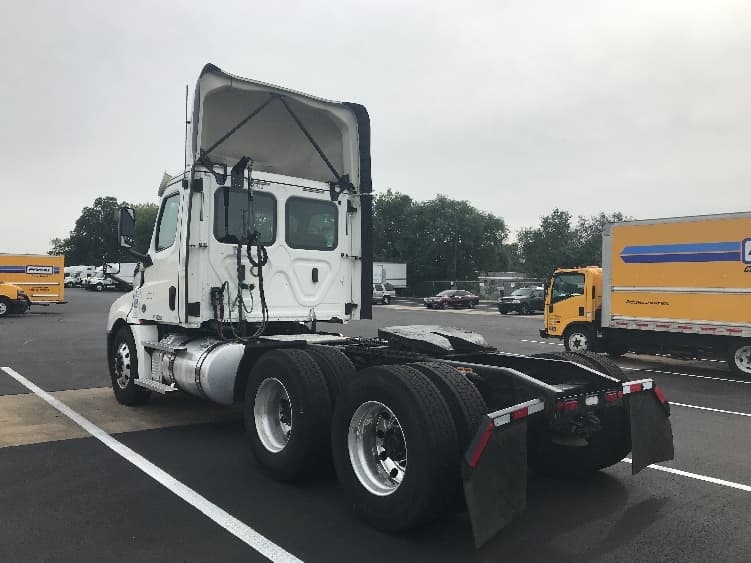2020 Freightliner Cascadia in Bensalem, PA — photo 5