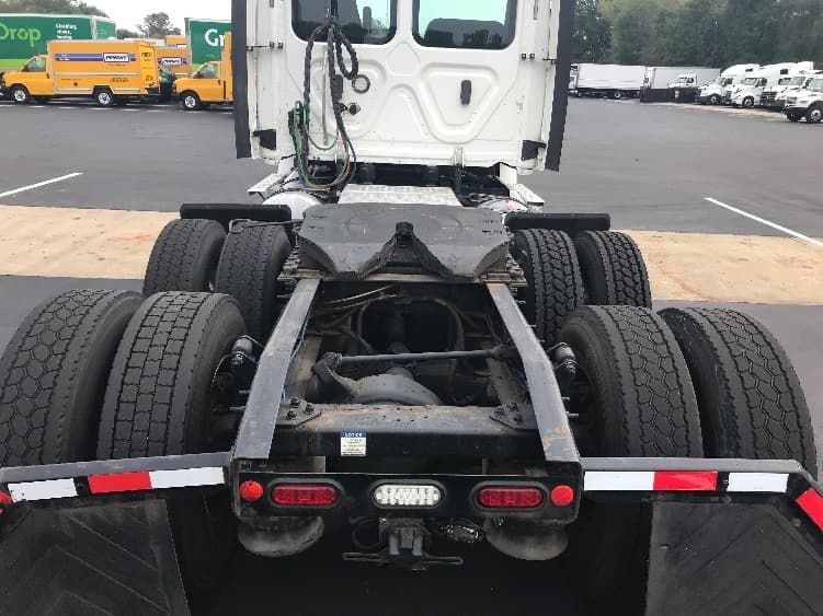 2020 Freightliner Cascadia in Bensalem, PA — photo 6