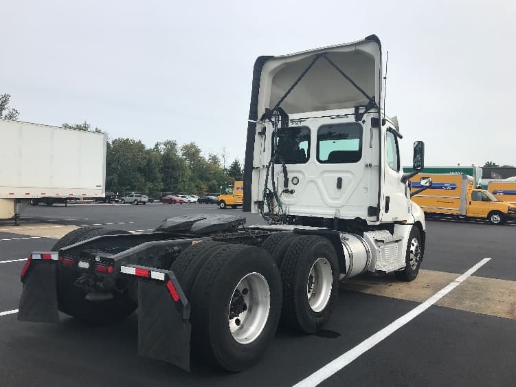 2020 Freightliner Cascadia in Bensalem, PA — photo 7