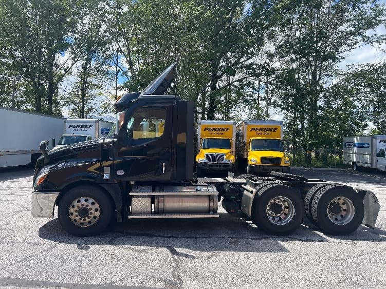 2020 Freightliner Cascadia in Middlefield, OH — photo 4