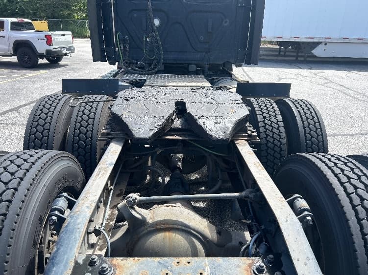 2020 Freightliner Cascadia in Middlefield, OH — photo 6