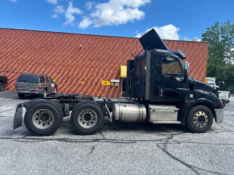 2020 Freightliner Cascadia in Middlefield, OH — photo 8